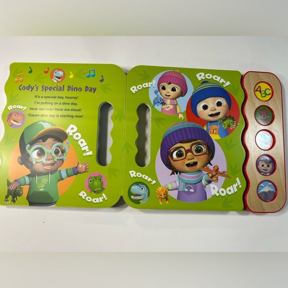 Let's All Sing Together Cocomelon Sound Book - Picture 4 of 8